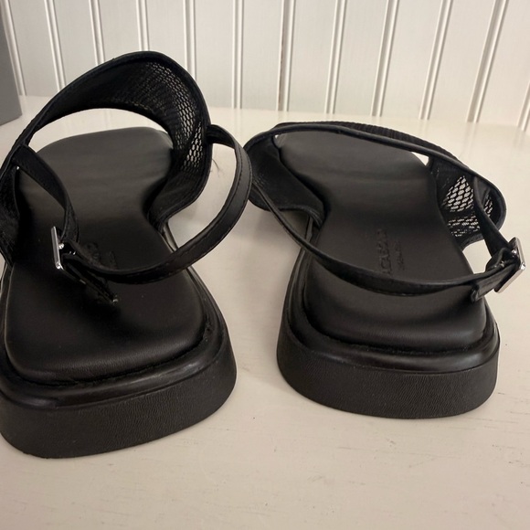Vagabond Izzy Black Mesh Sandals - Picture 3 of 5
